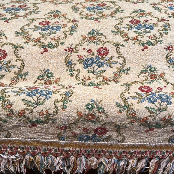 Vintage Italian made bedspread - Picture 2 of 7